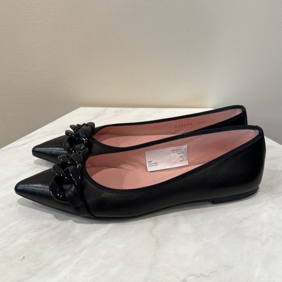 🔥Pretty Ballerinas Black Pointed Toe Flats with Chain Detail🔥 - Picture 2 of 4